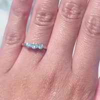 Vintage drie stenen diamanten ring