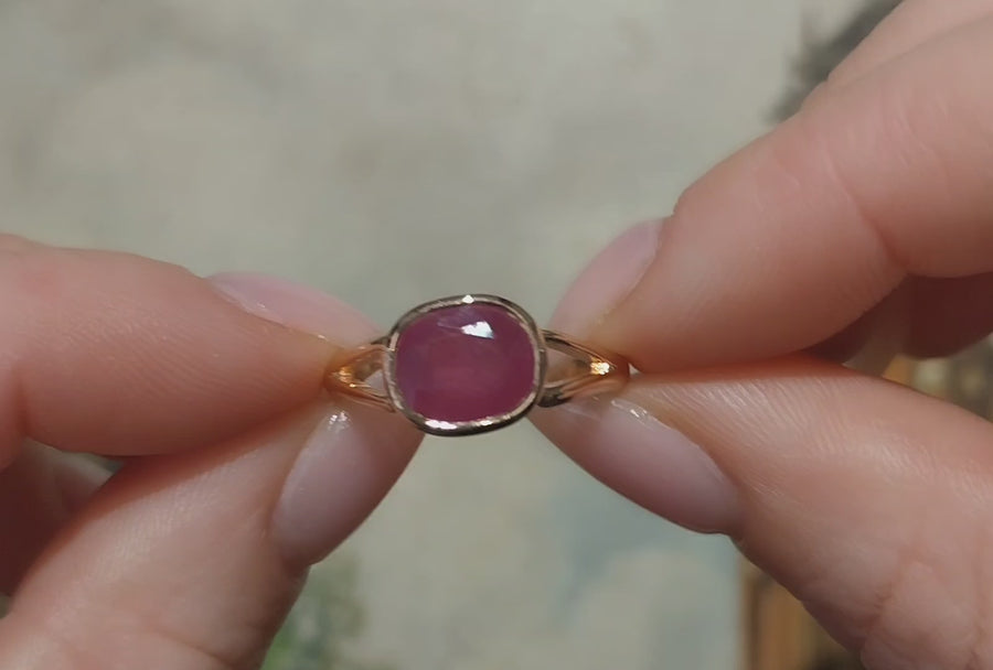 Ruby ring in 14 carat gold