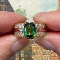 18 karaat gouden ring met chroomdiopside en diamant