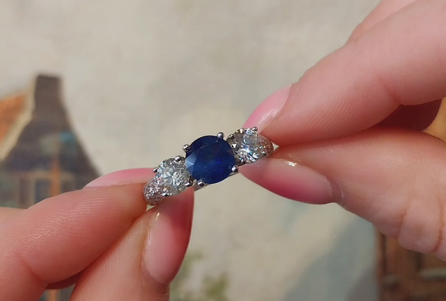 Sapphire and diamond ring in 18 carat white gold