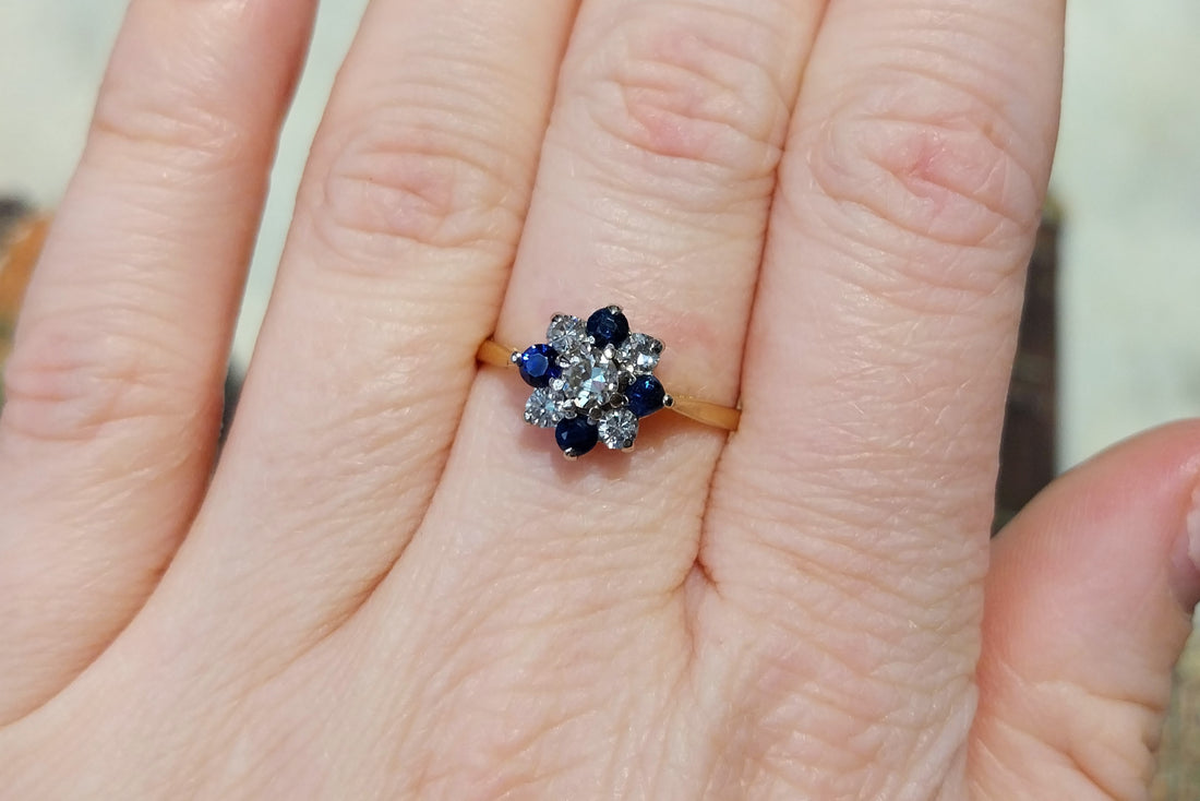 Sapphire and diamond ring in 18 carat gold