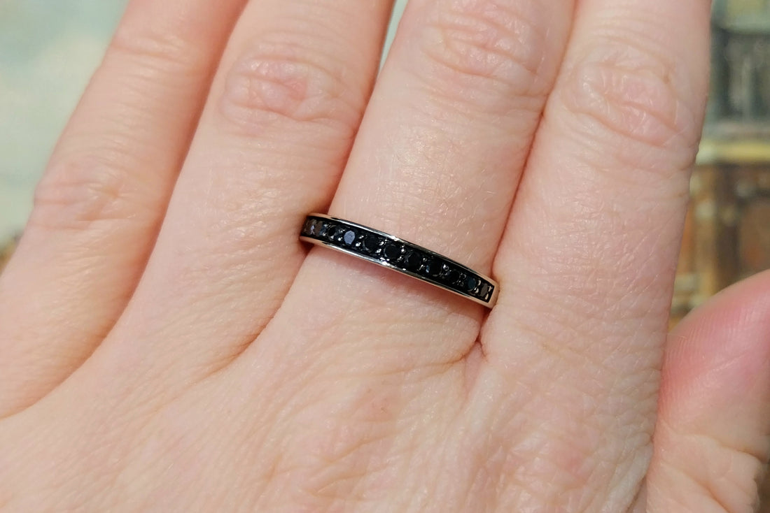 Witgouden ring met saffieren