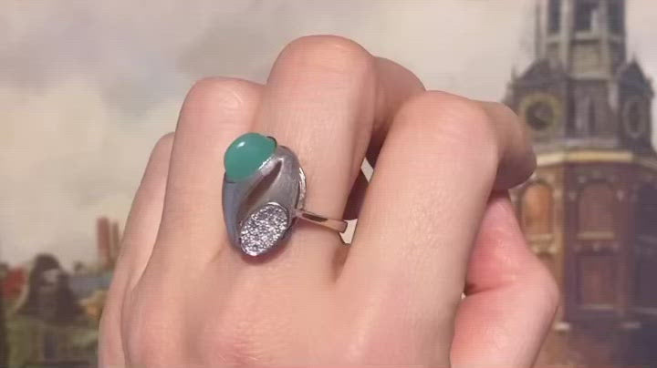 White gold ring with chrysoprase and diamonds